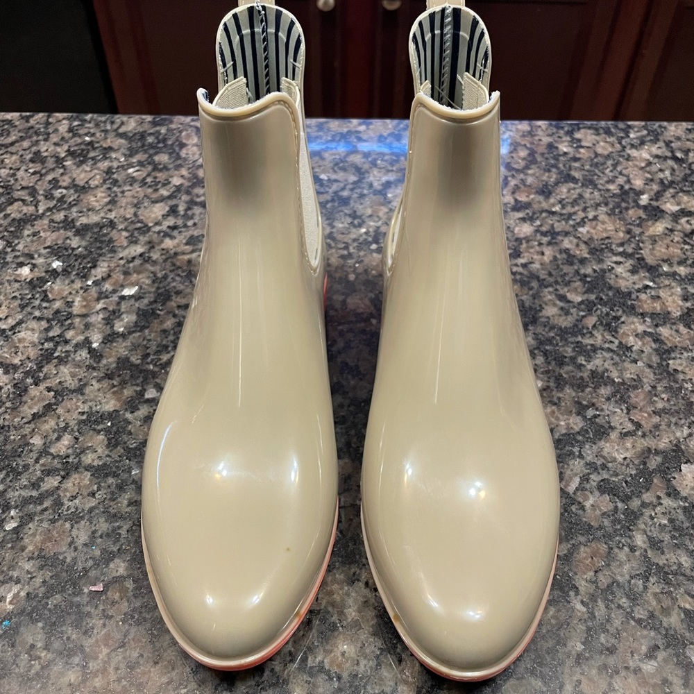 ✨SOLD✨ No Sox Shoes Nude Myst Women Rain Boots